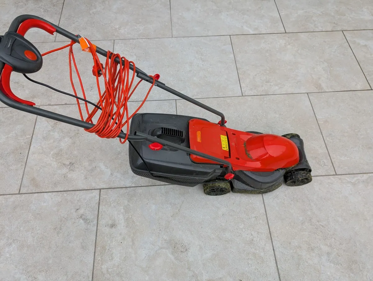 Flymo Lawnmower corded. - Image 2