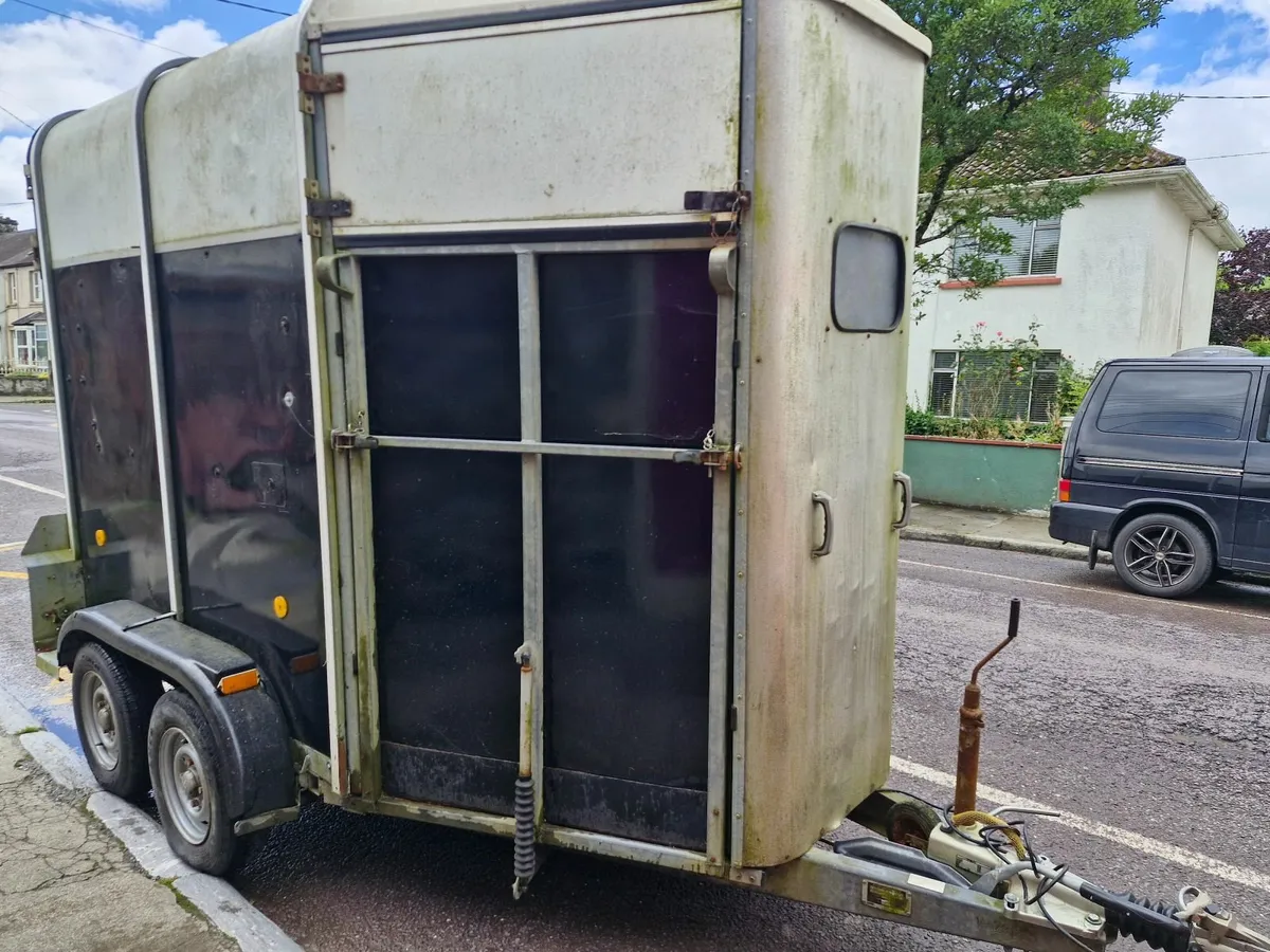 Horse box - Image 1