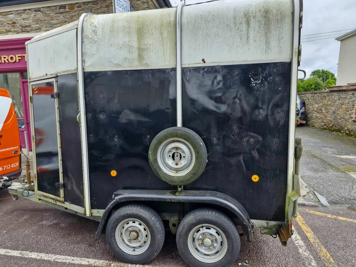 Horse box - Image 2
