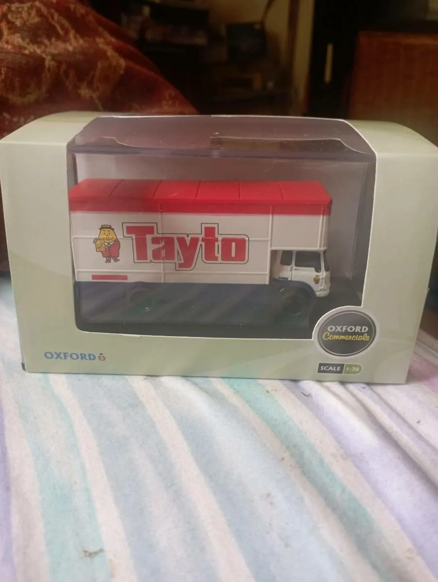 MR TOYTO CRISPS BEDFORD TK BOX TRUCK DIECAST MODLE - Image 2