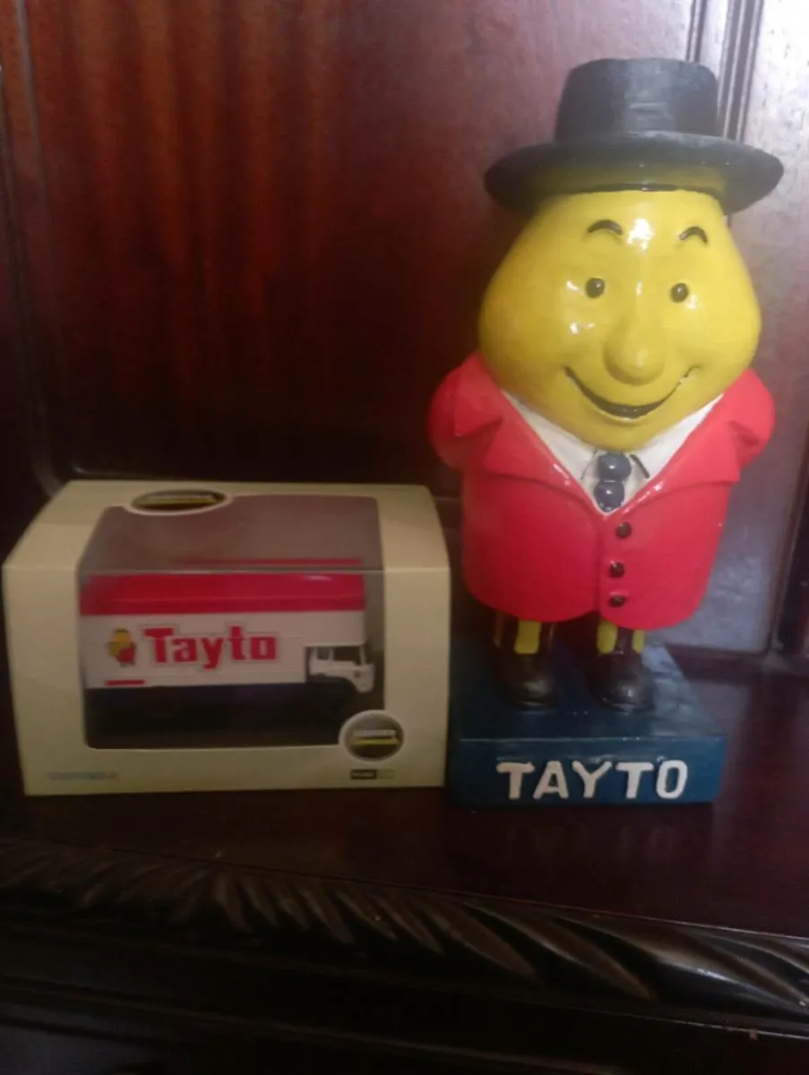 MR TOYTO CRISPS BEDFORD TK BOX TRUCK DIECAST MODLE - Image 1