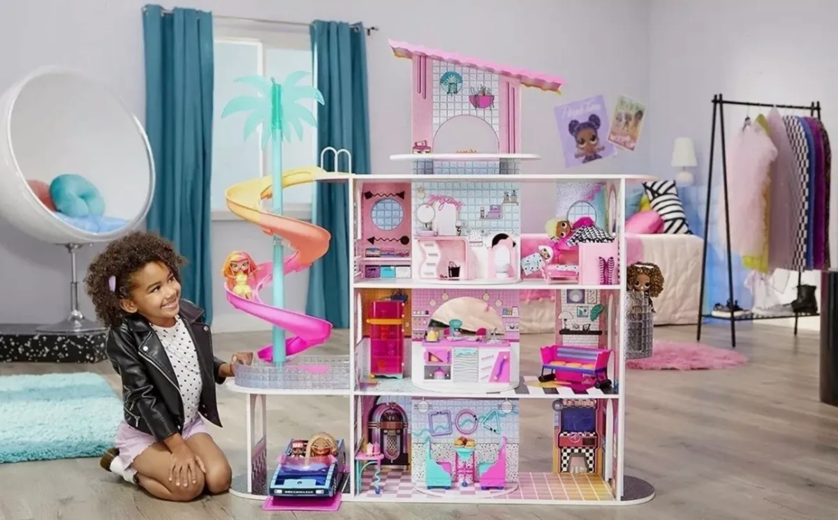 Girls LOL House - Image 1