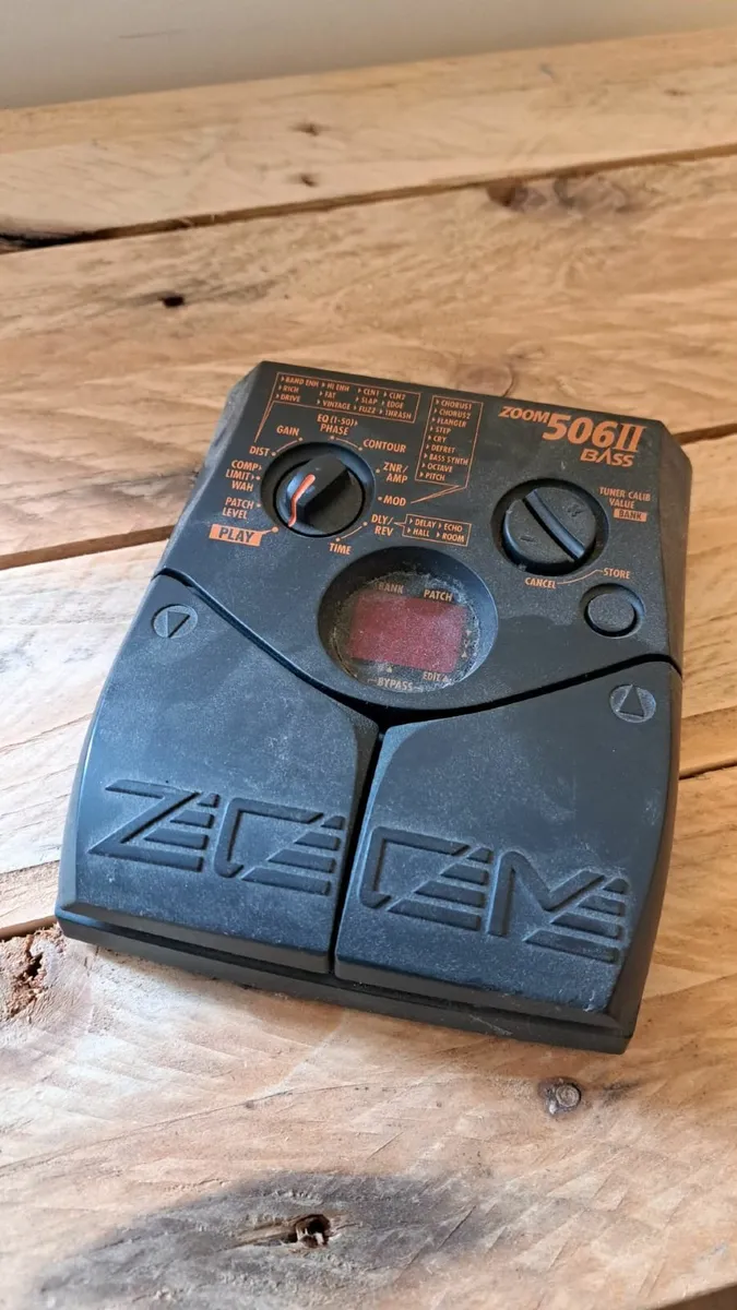 Zoom 506 II bass effects pedal