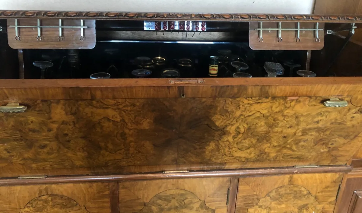 Antique cabinet - Image 2