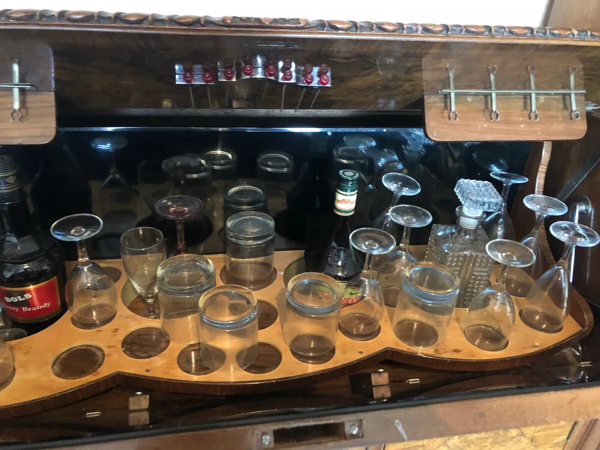 Antique cabinet - Image 3