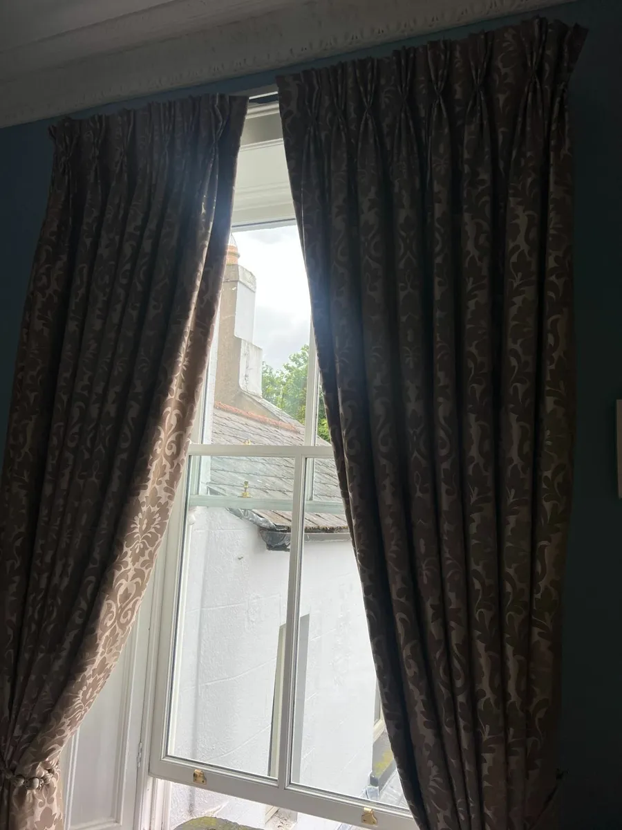 Curtains - Image 2