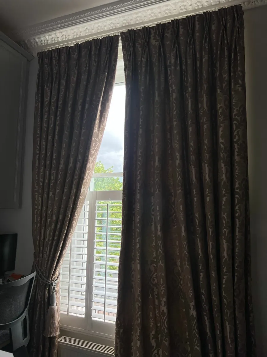 Curtains - Image 3