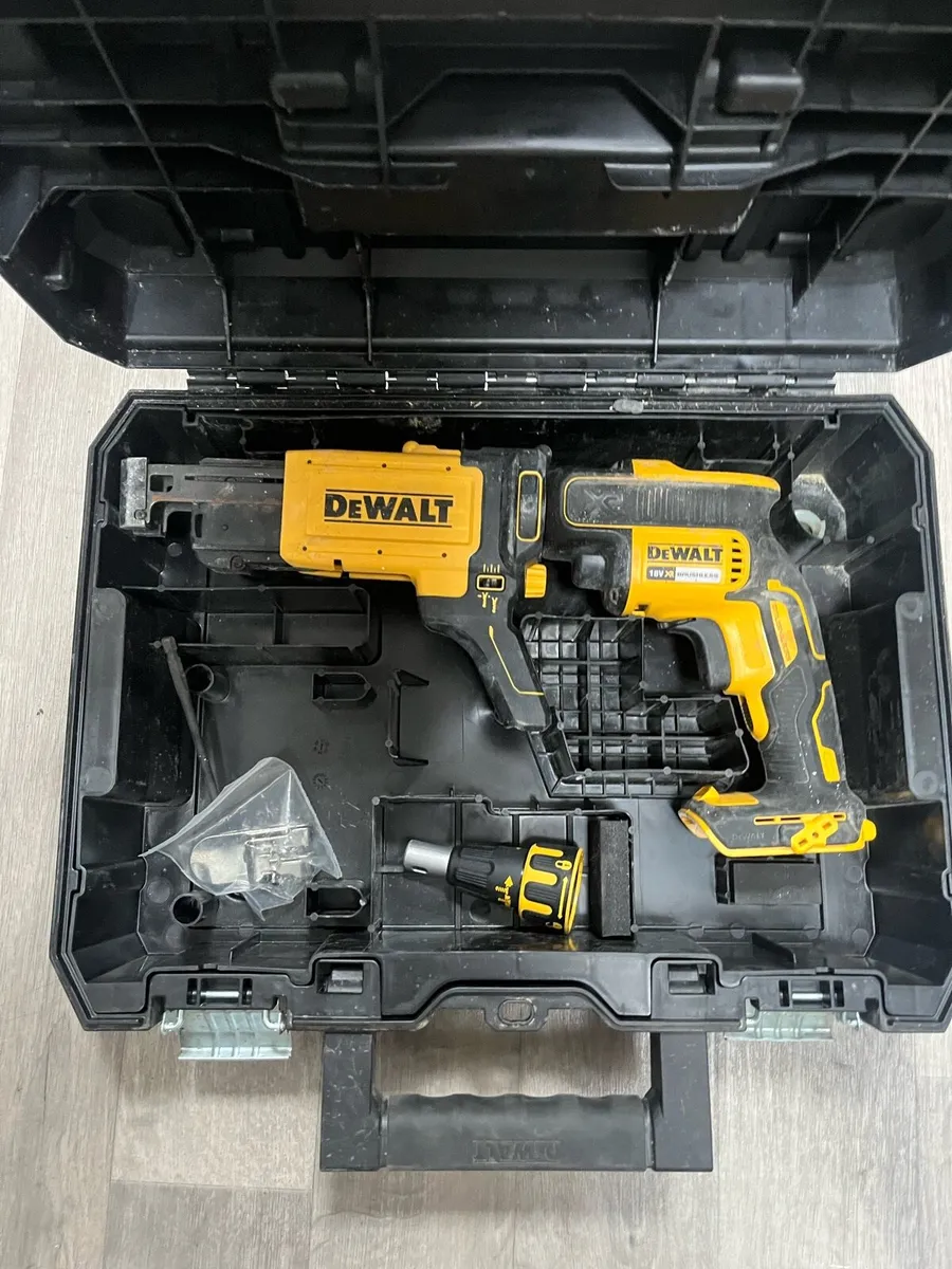 Dewalt collated screw gun - Image 1