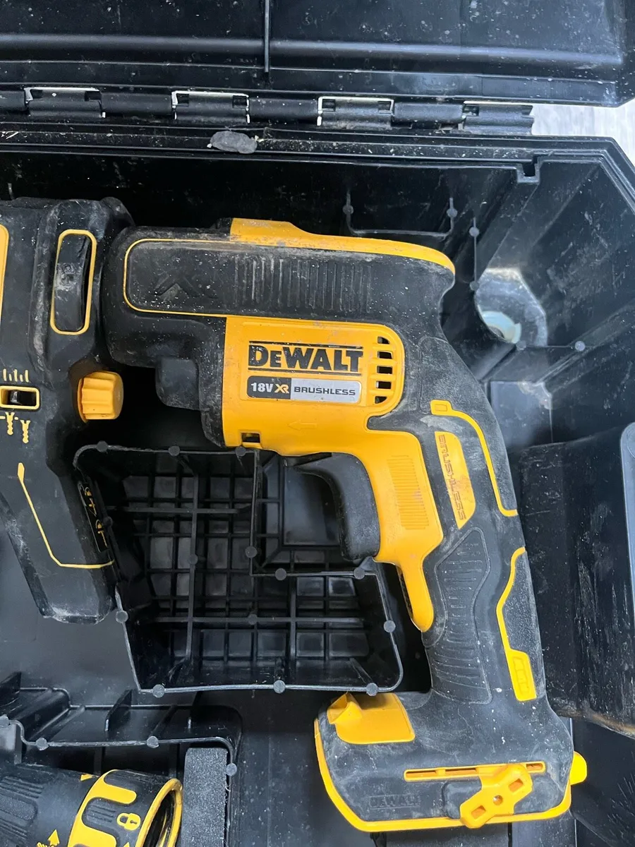Dewalt collated screw gun - Image 4
