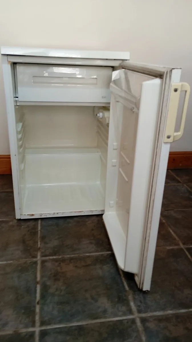 Fridge  white color - Image 1