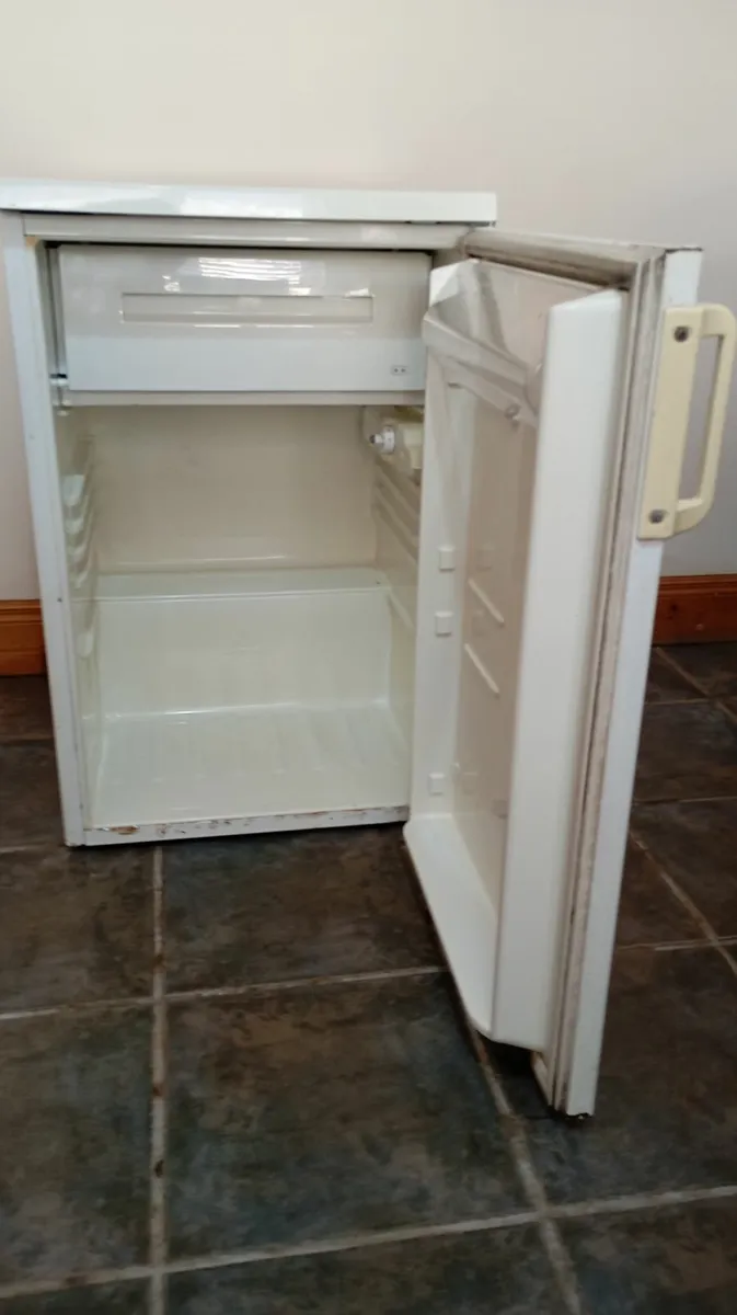 Fridge  white color - Image 2