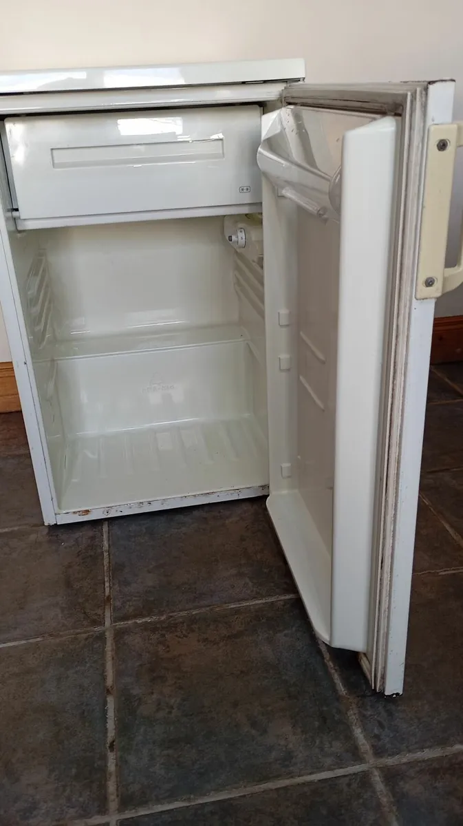 Fridge  white color - Image 3