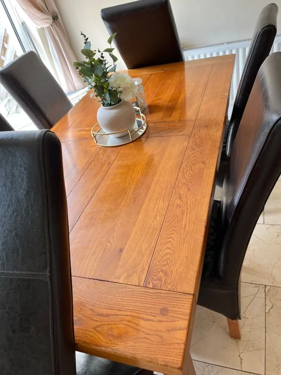 Dining table - Image 1