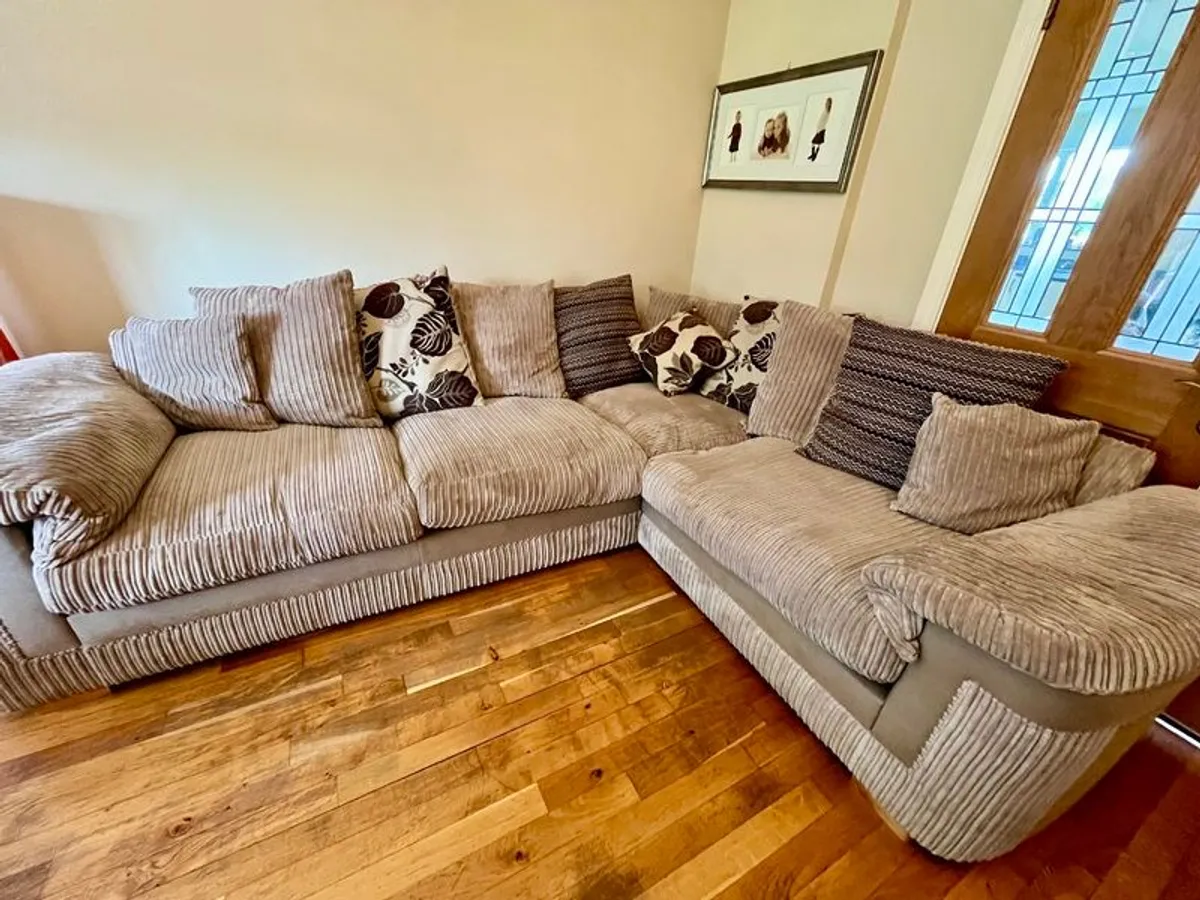 Suite sofa and round swivel armchair - Image 1