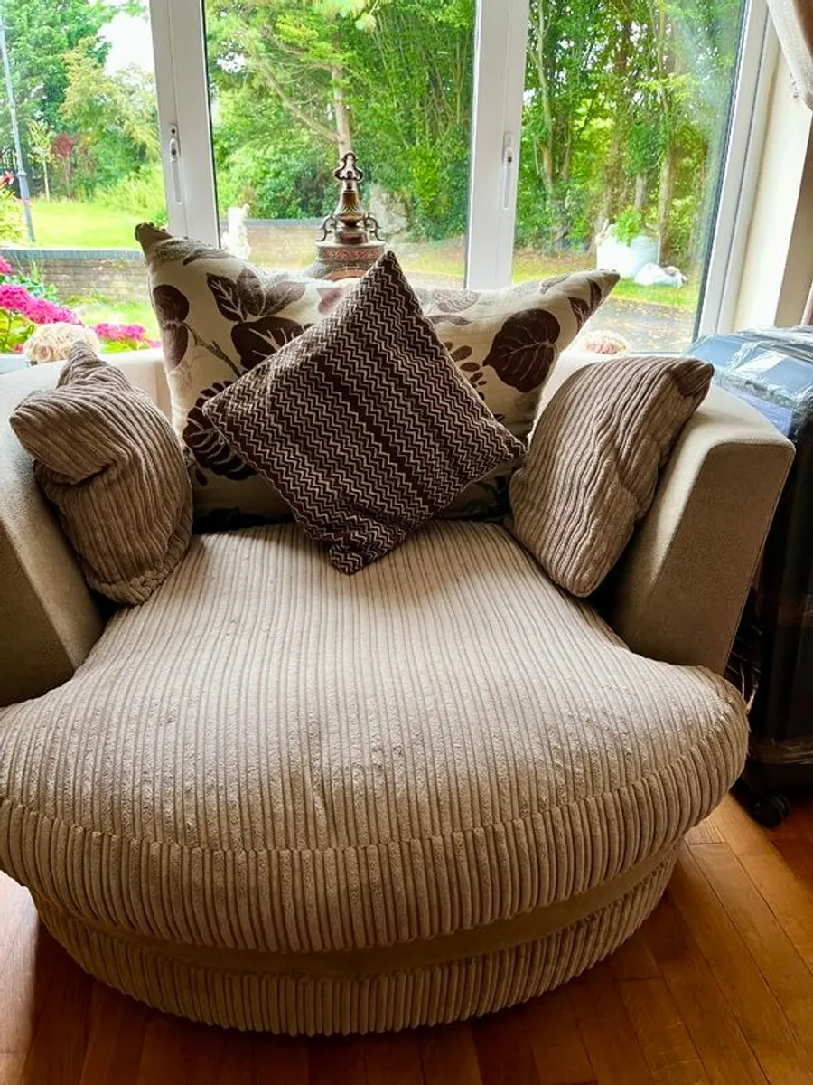 Suite sofa and round swivel armchair - Image 3