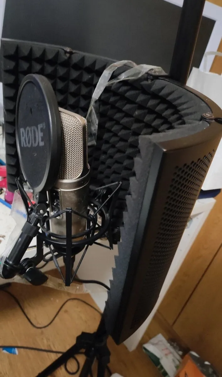 RODE NT2-A w/ Focusrite 2i2 AMP - Image 1