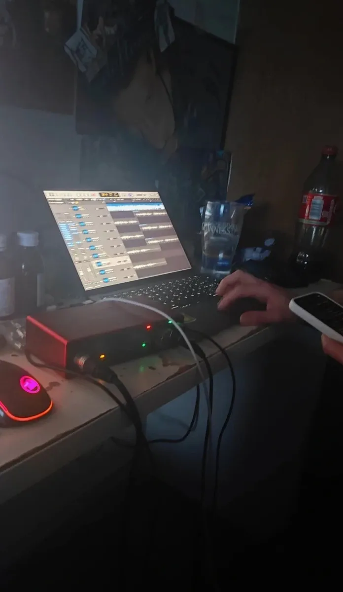RODE NT2-A w/ Focusrite 2i2 AMP - Image 4