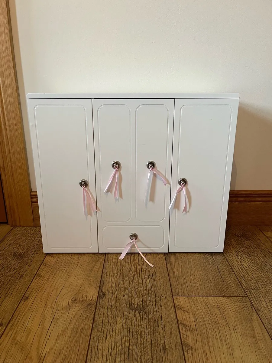 Our generation wardrobe - Image 1