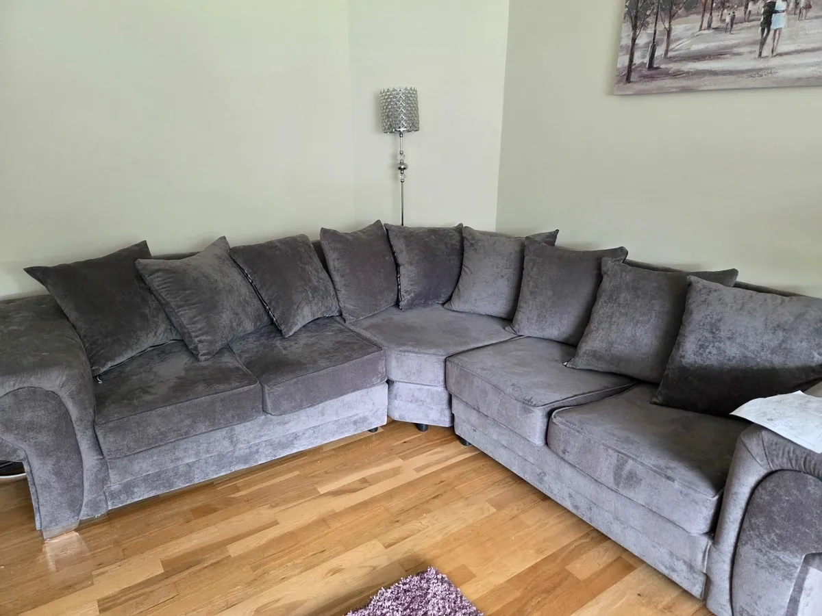 Corner sofa - Image 1