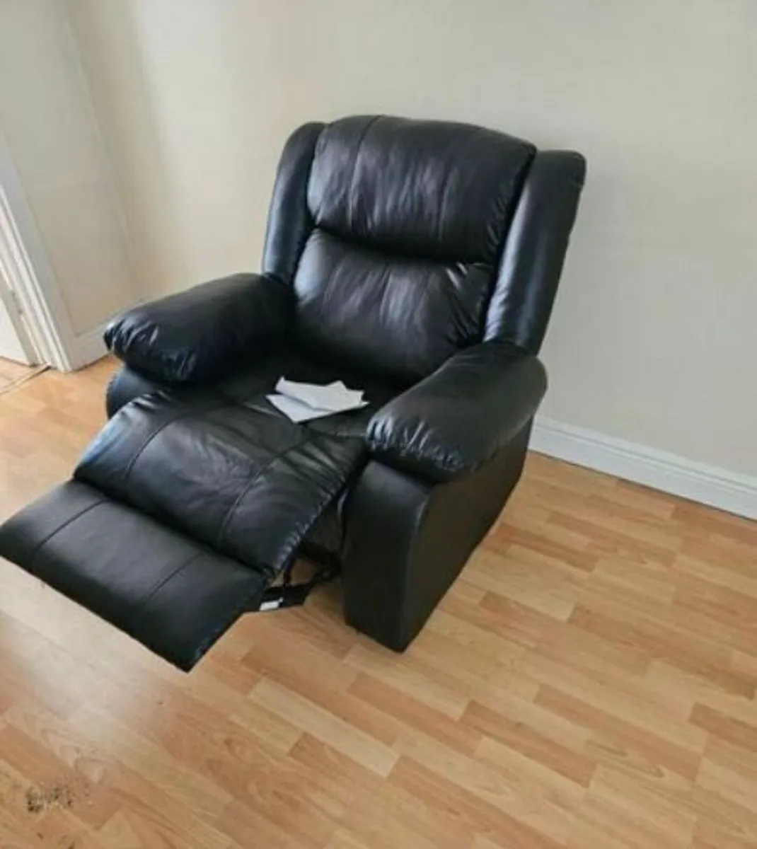 2x Leatherette Armchairs and Coffee Table - Image 4