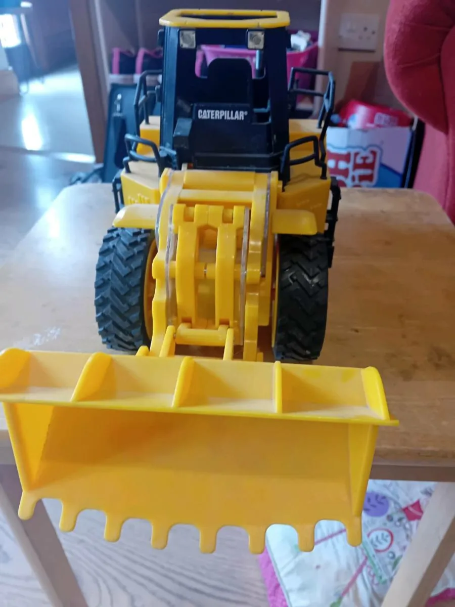 CAT Bulldozer - Image 2