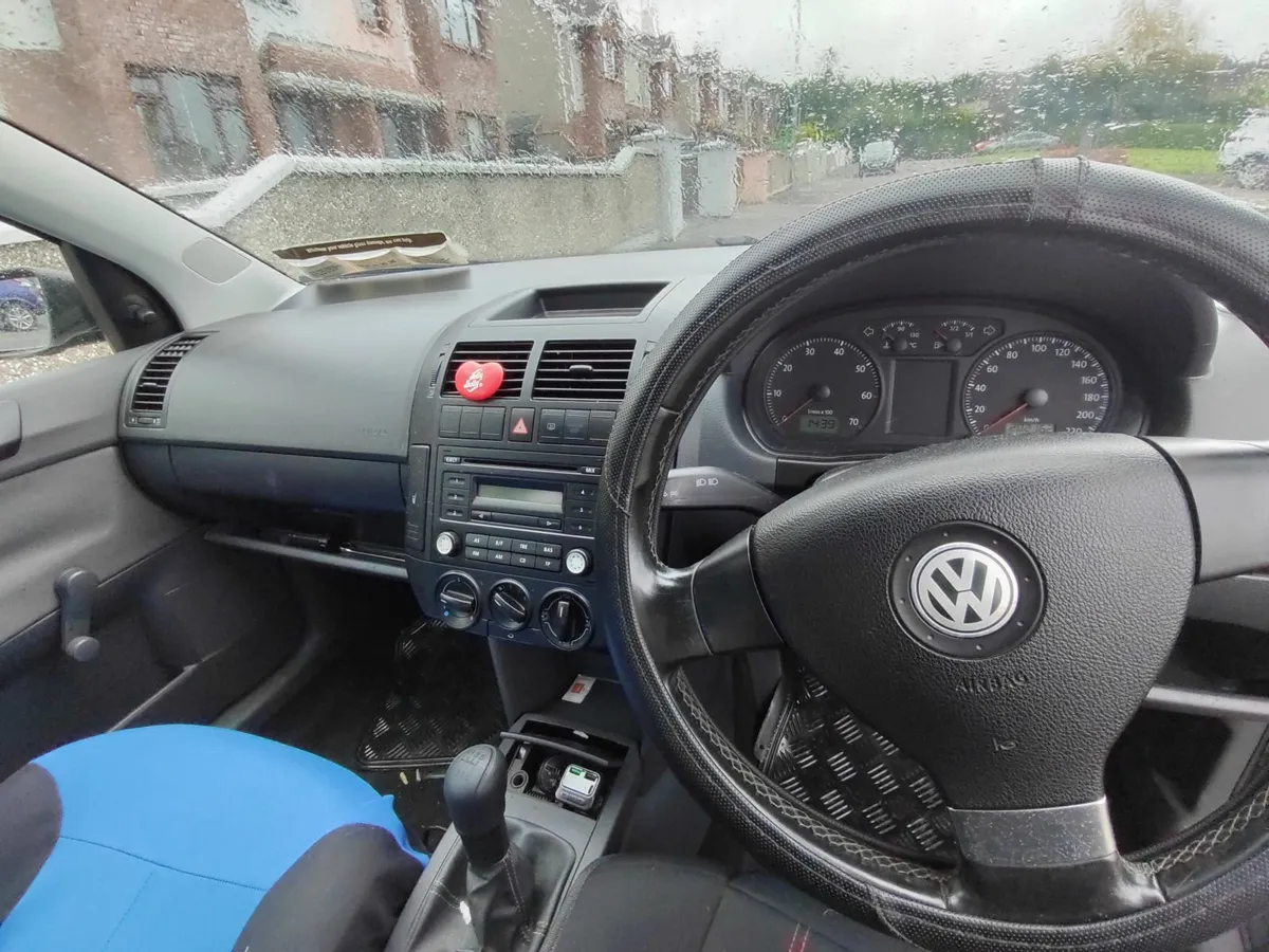 Volkswagen Polo 2010 - Image 2