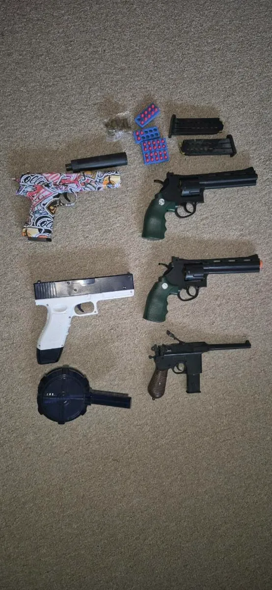 Toys guns and RC truck - Image 2