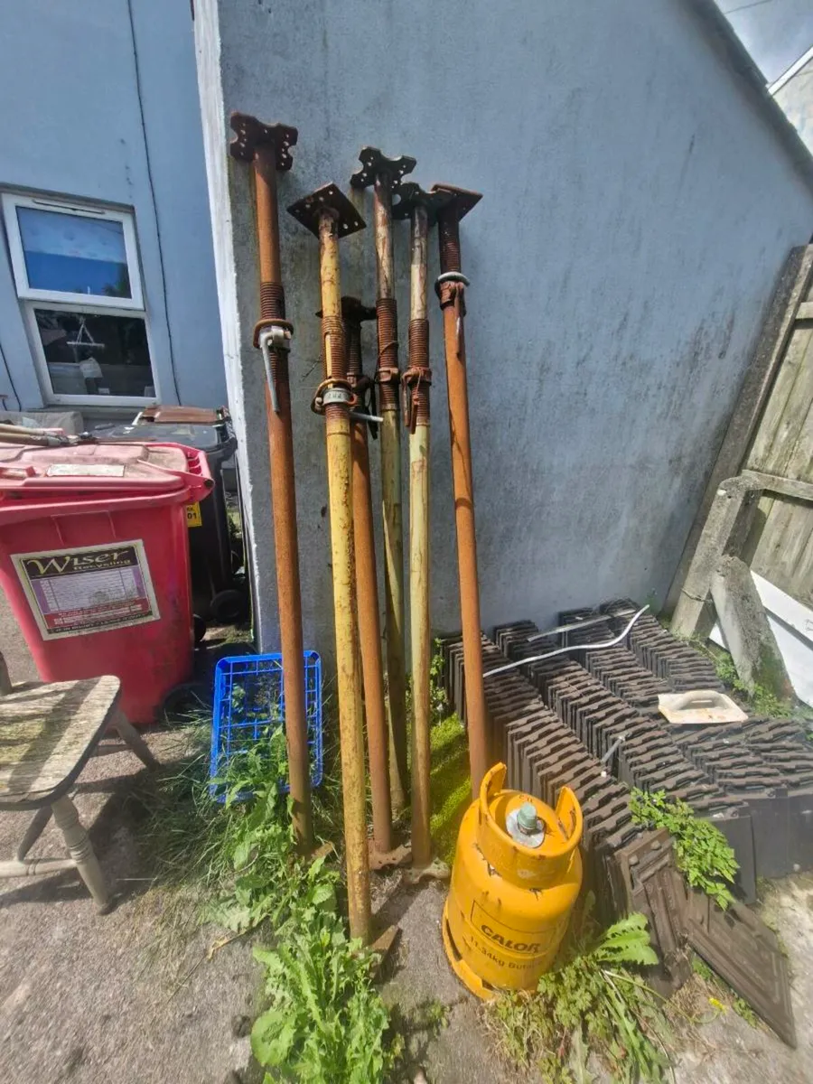 Acrow props