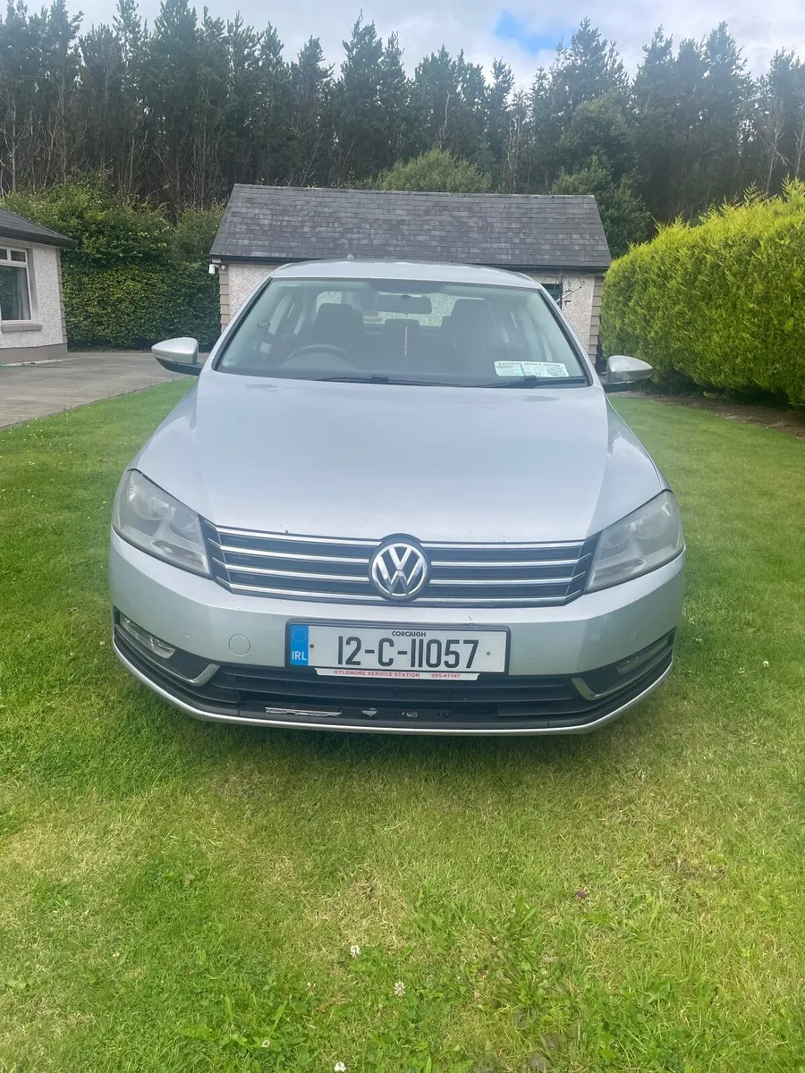 Volkswagen Passat 2012 - Image 2