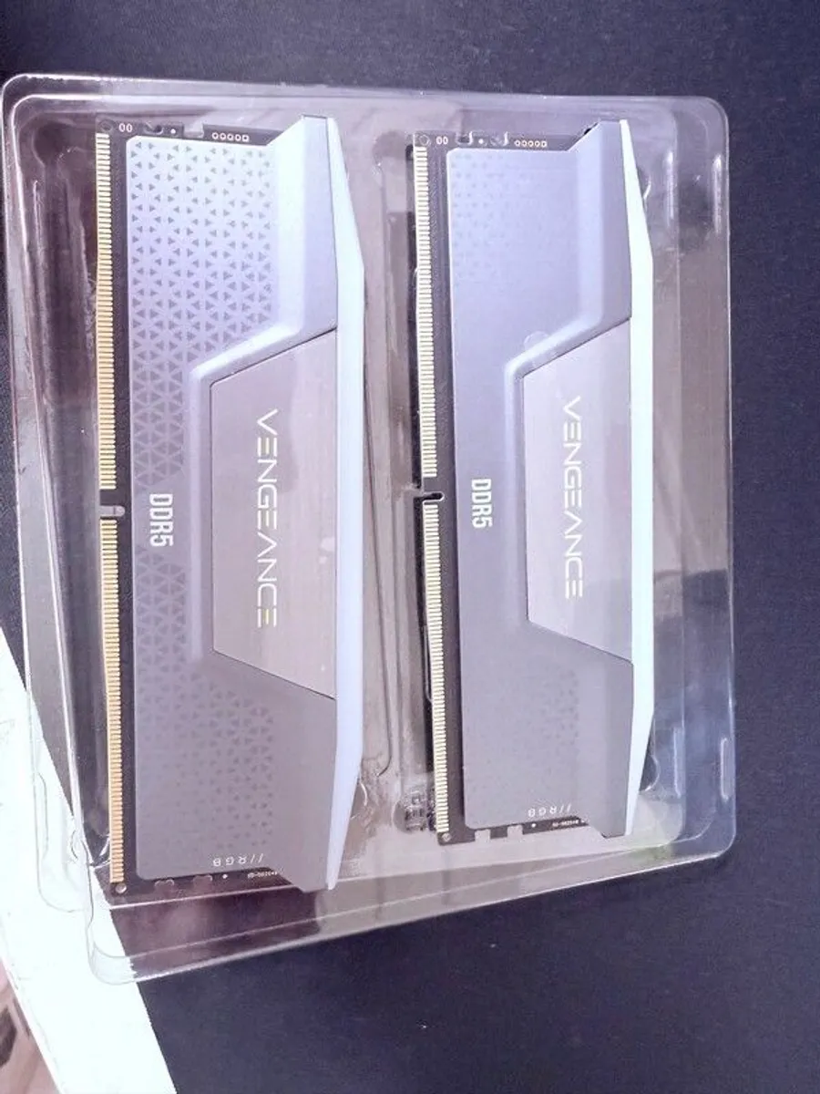 Corsair Vengeance Rgb Expo 32gb (2x16gb) Ddr5 Pc5-48000c30 6000mhz Dual Channel Kit - Black (cmh32gx5m2b6000z30k) - Image 2