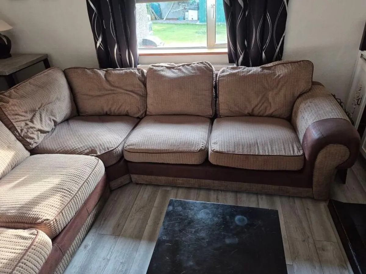 Lounge Suite - Image 1