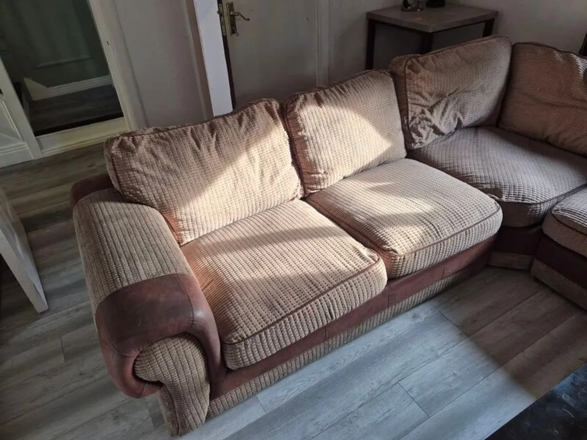 Lounge Suite - Image 3