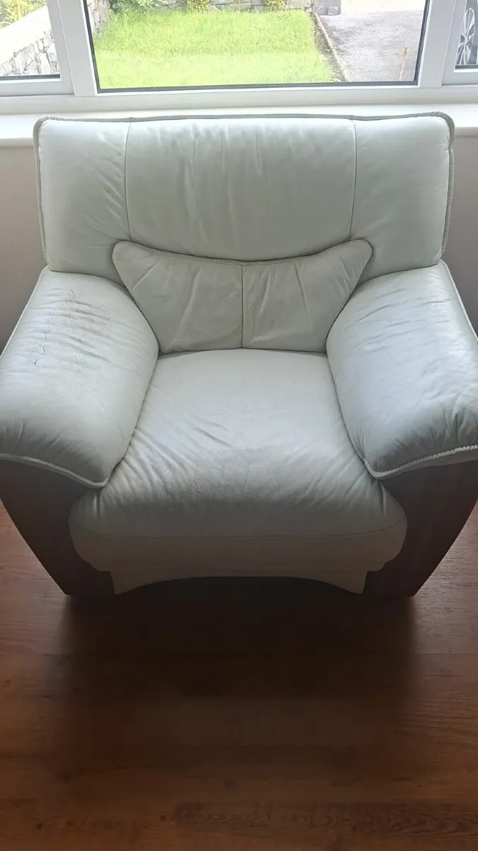 Couches - Image 2