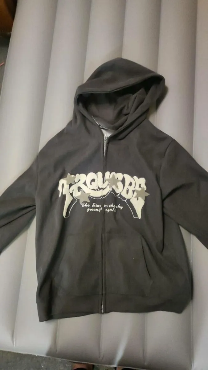 (RARE!) The Star in the Sky' Greengchi Grey Zip-Up - Image 1