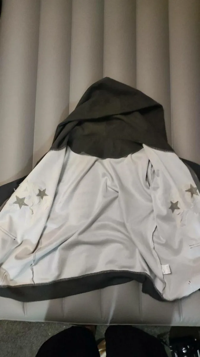 (RARE!) The Star in the Sky' Greengchi Grey Zip-Up - Image 2