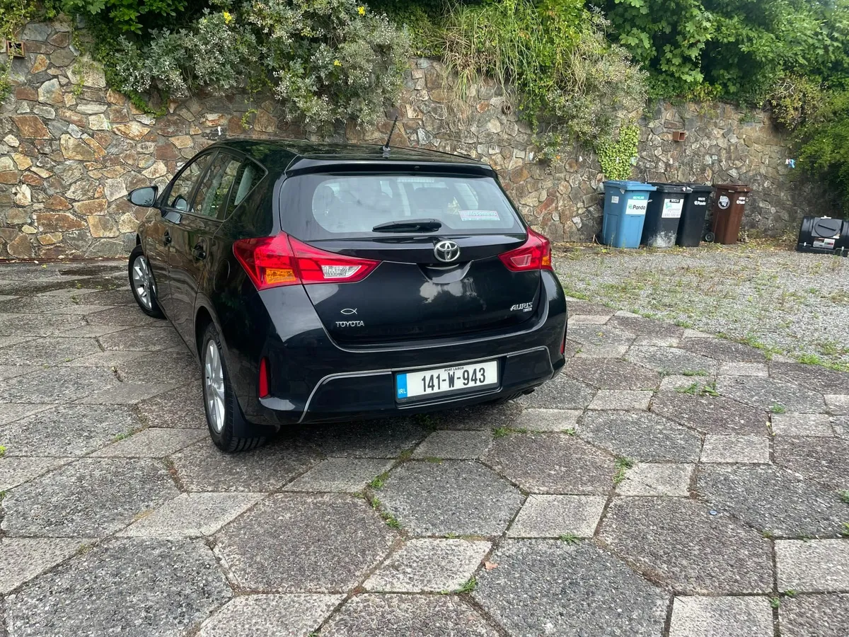 Toyota Auris 2014 - Image 2