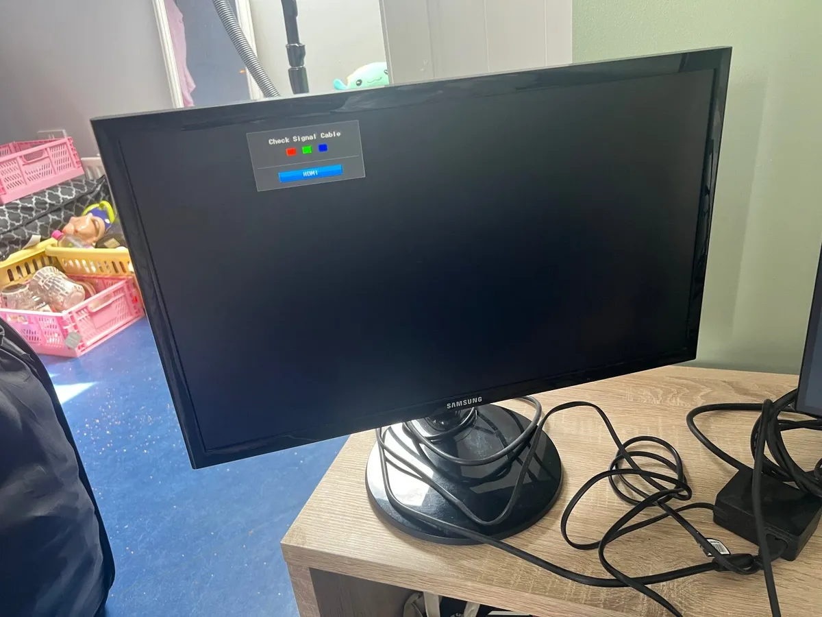Samsung S22F350FHU Monitor - Image 1