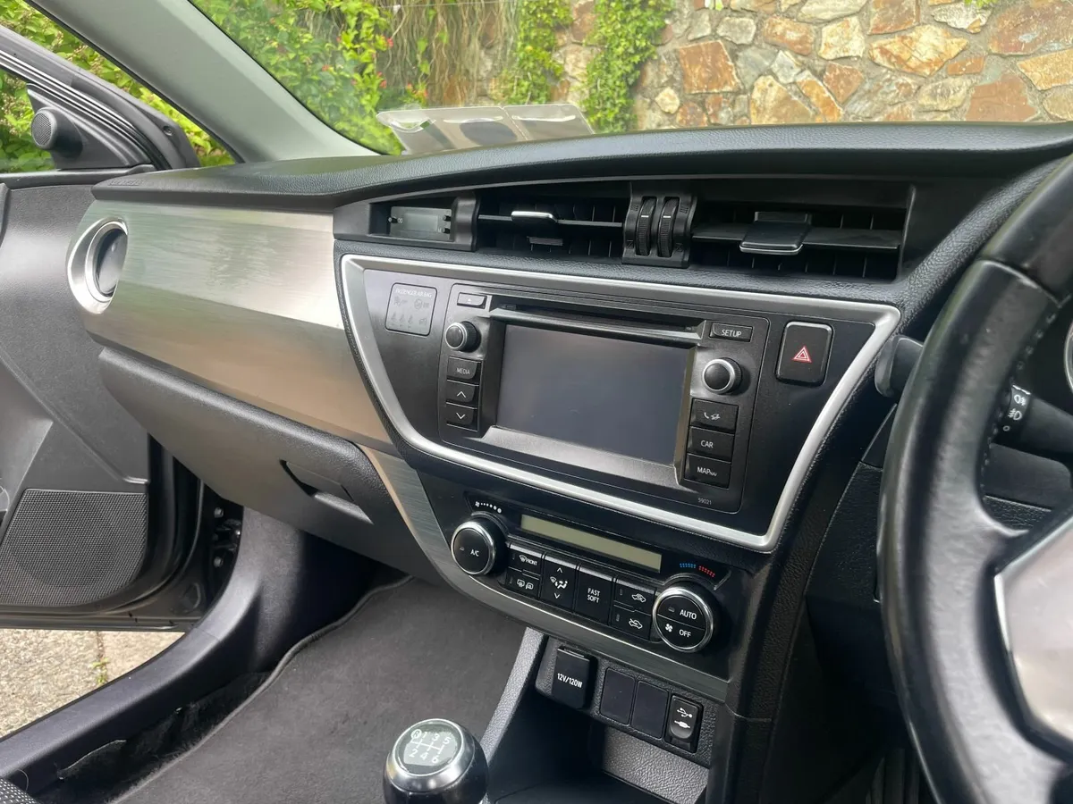 Toyota Auris 2014 - Image 4