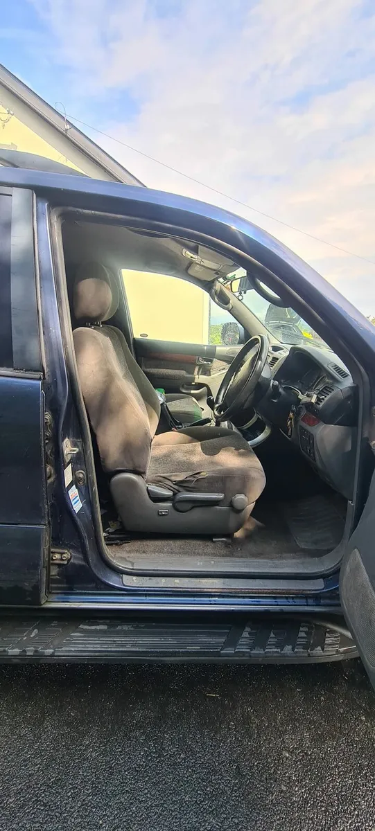 04 Toyota land cruiser - Image 4