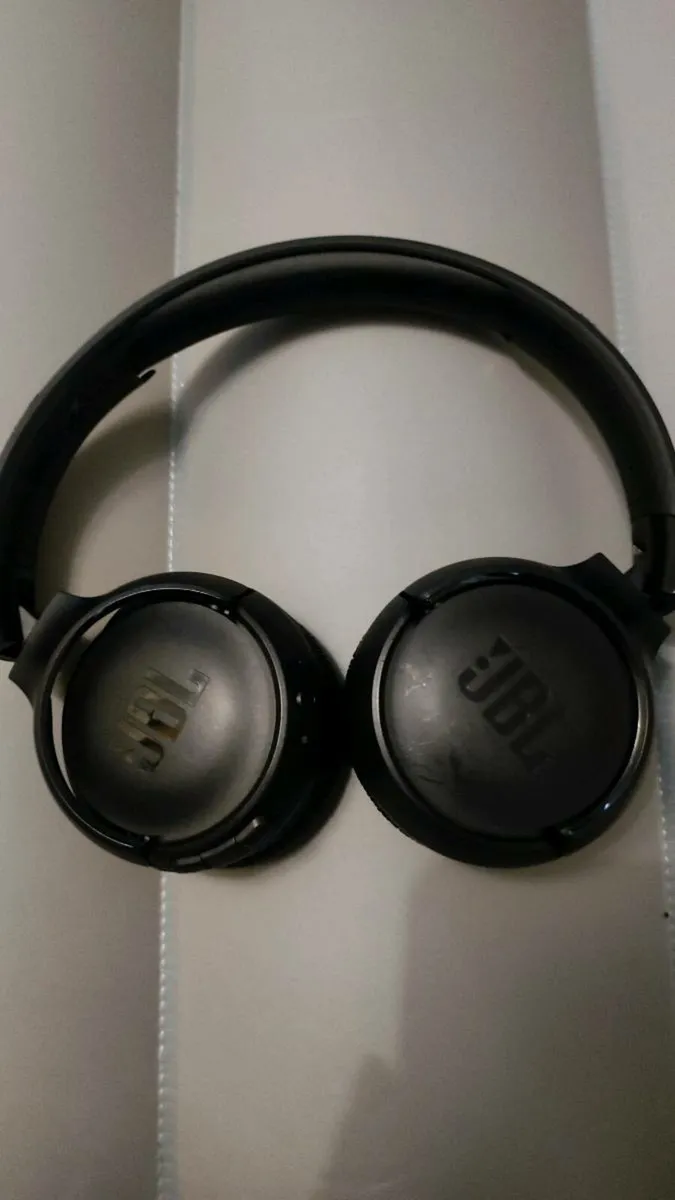 JBL Tune 560BT Wireless On-Ear Headphones - Black - Image 3