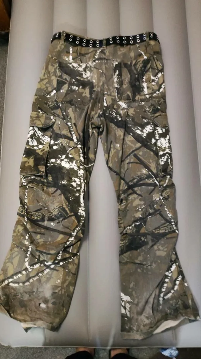 (RARE) Oversized Camo Paint Splatter Cargo Jeans w - Image 2
