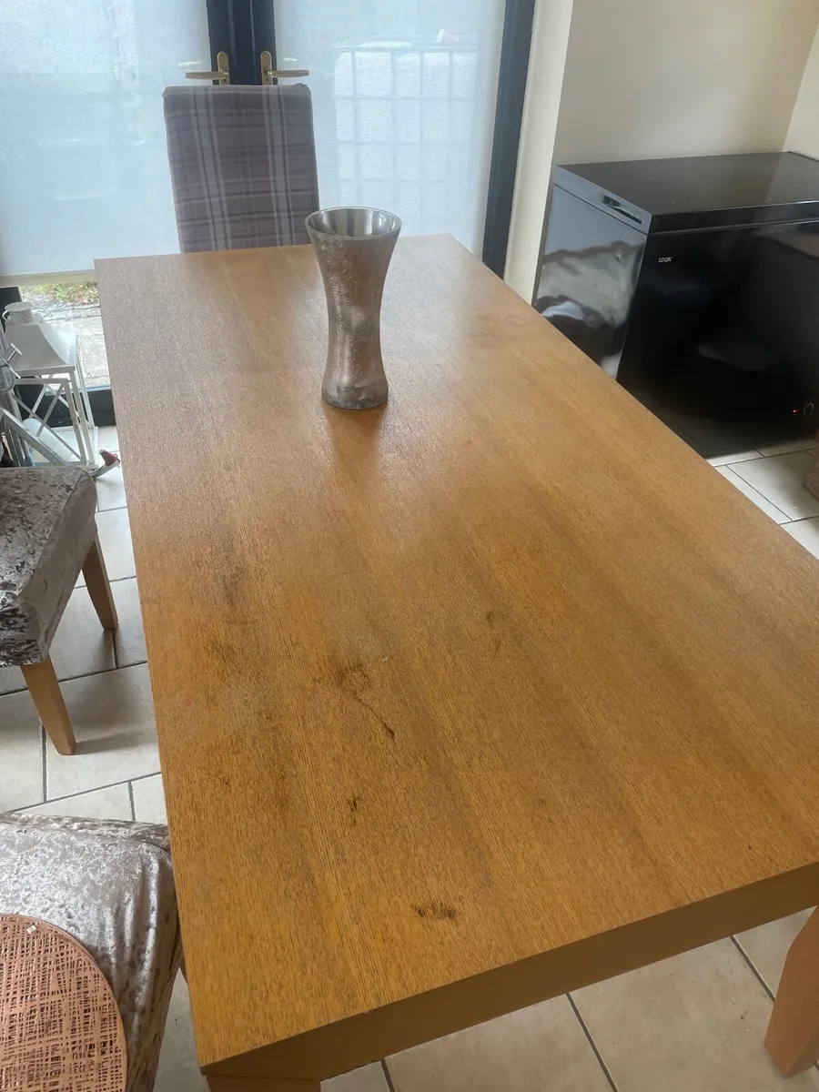 Table and chairs - Image 1