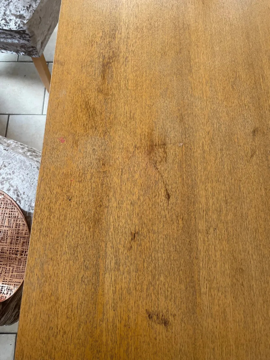 Table and chairs - Image 3
