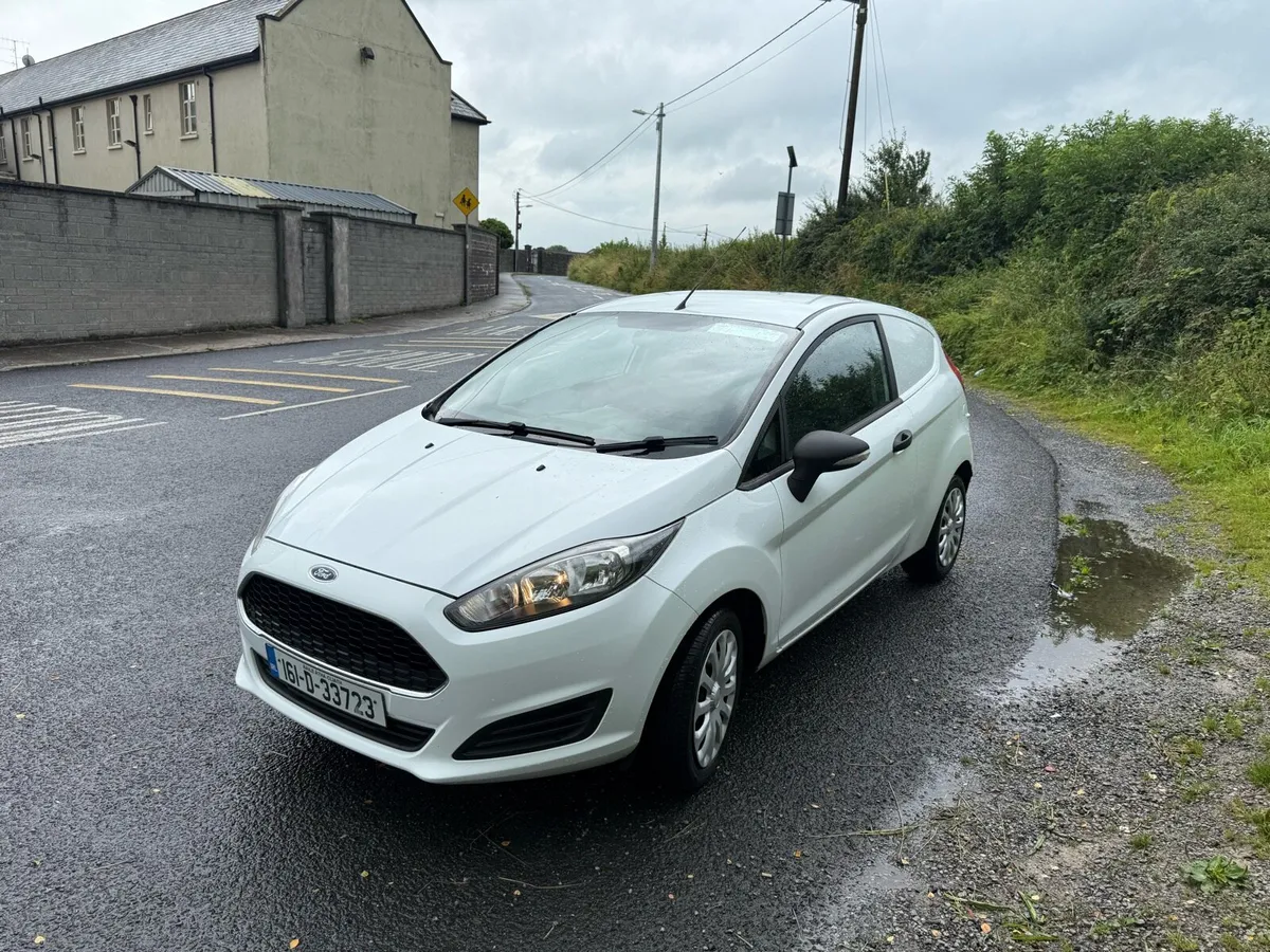 Ford fiesta van - Image 2