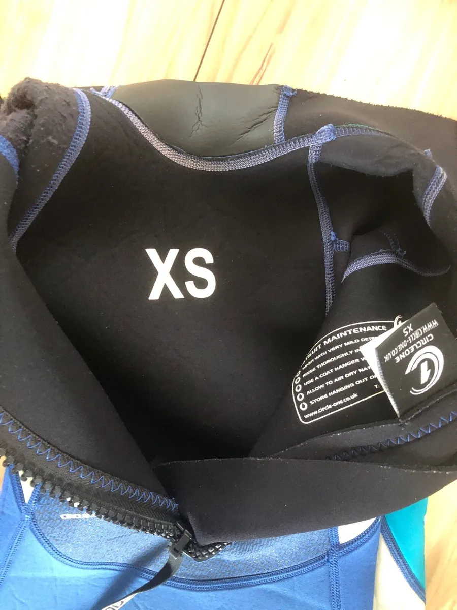 Kids Wetsuit - age 6-7years (XS) - Image 3