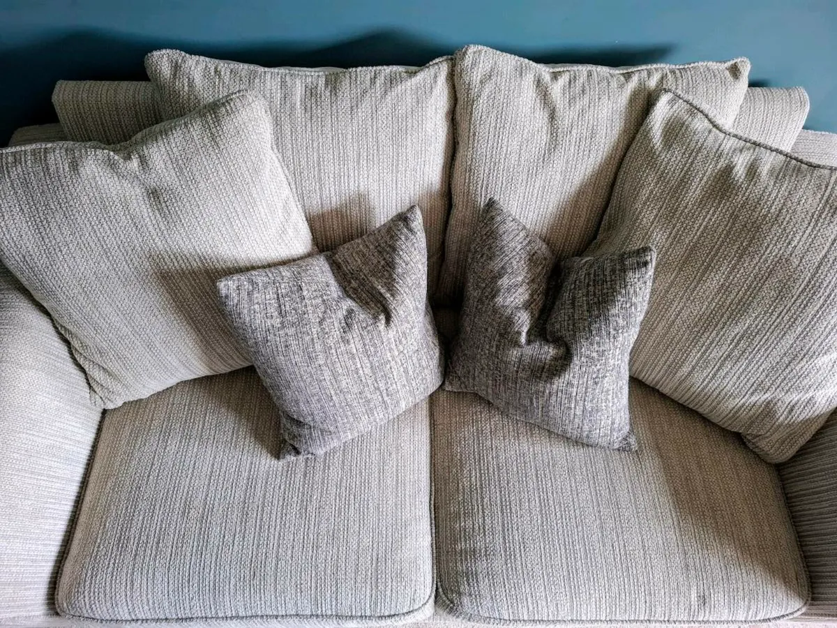 Sofa for sale - Image 3