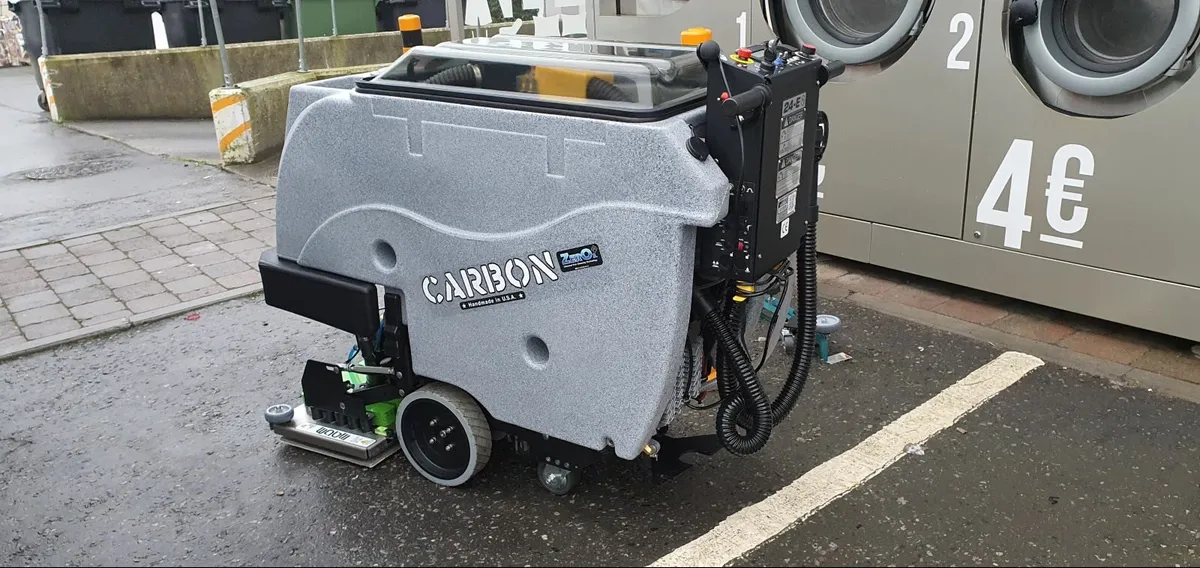 Tomcat Carbon 24E Scrubber Dryer Supermarket - Image 2