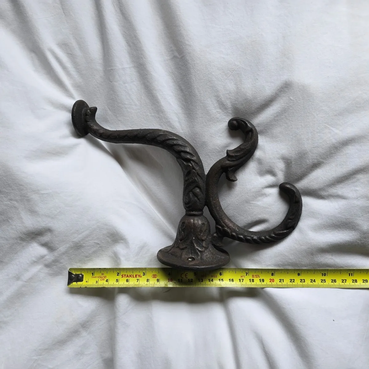 3 Vintage Cast Iron Shelf Brackets/Coat Hooks - Image 4