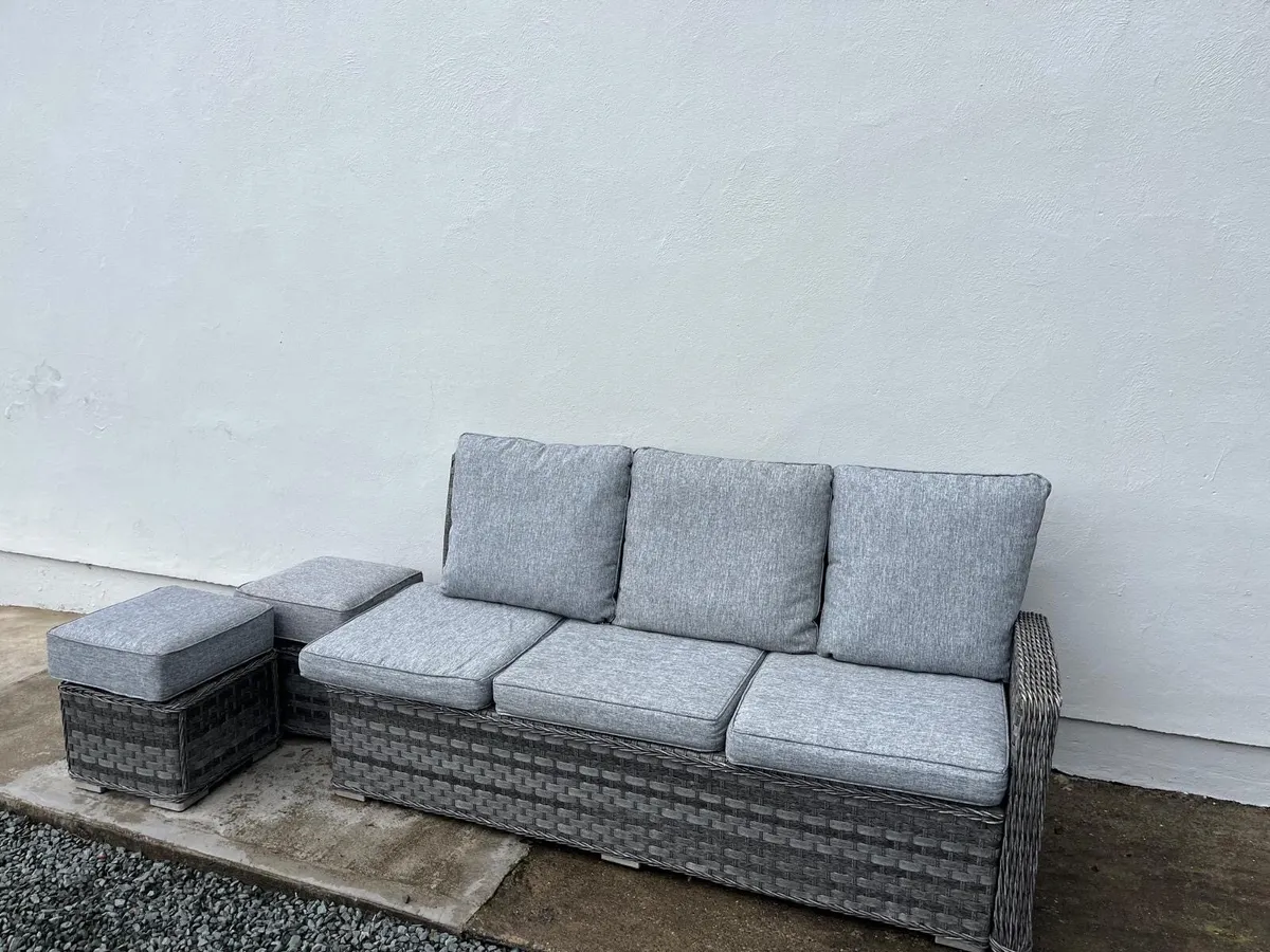 Outdoor seating set - Image 1