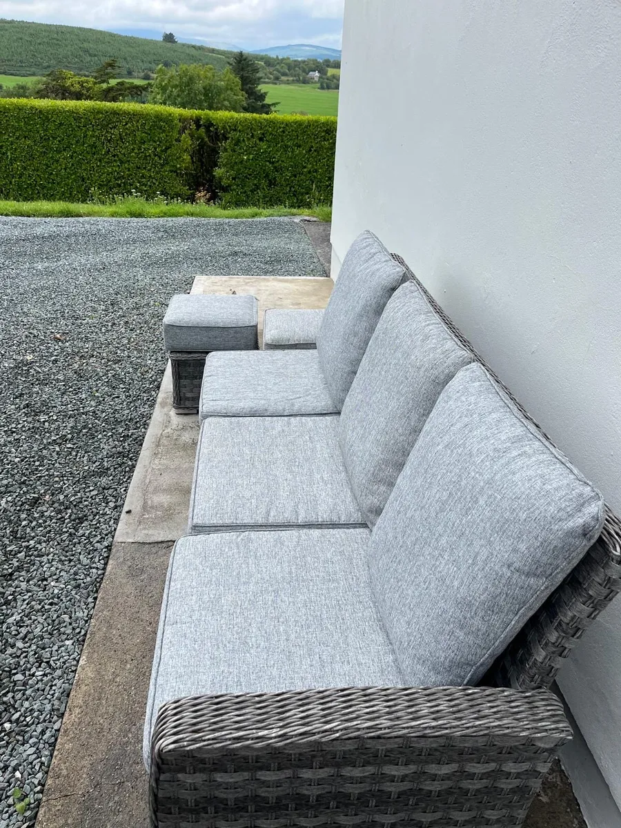 Outdoor seating set - Image 2